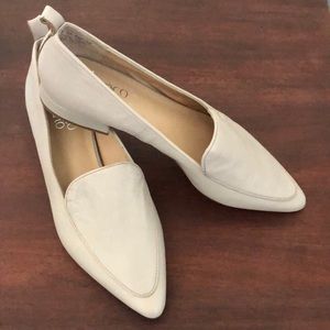 Franco Sarto taupe leather pointed toe flats, sz 9